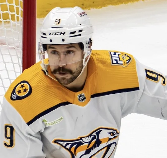 Filip Forsberg i Nashville Predators-tröja med nummer 9 på isen