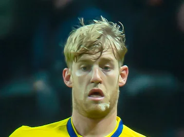 Filip Helander i Sveriges landslagströja under en landskamp